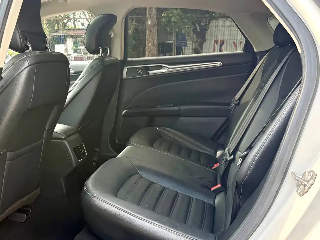 Ford Mondeo — миниатюра 11