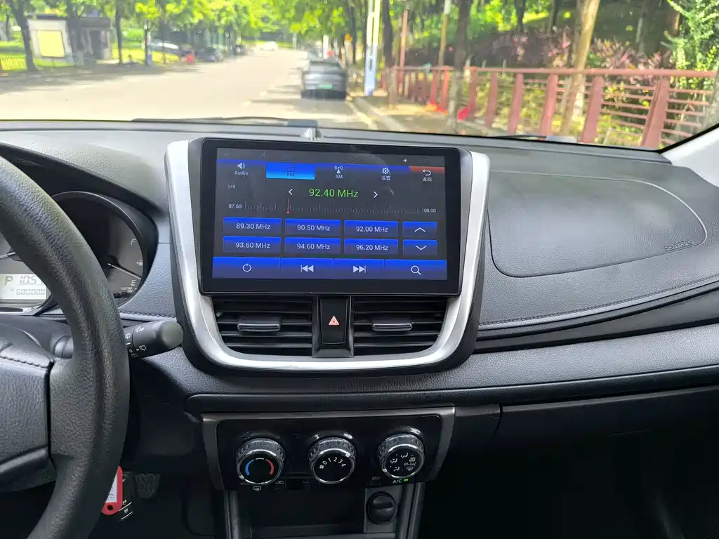 Toyota Yaris L - фото 14