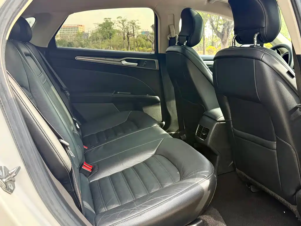 Ford Mondeo — миниатюра 17