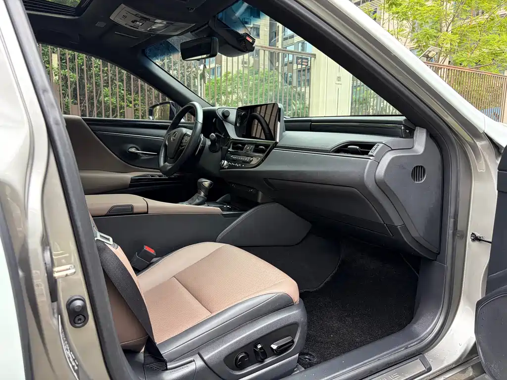 Lexus ES — миниатюра 15