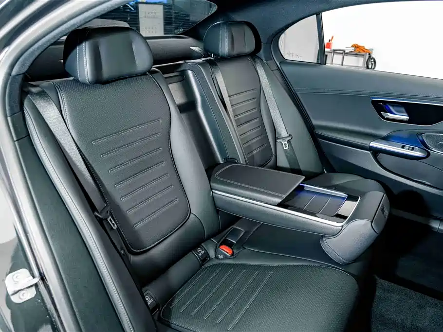 Mercedes-Benz C-Class — миниатюра 20