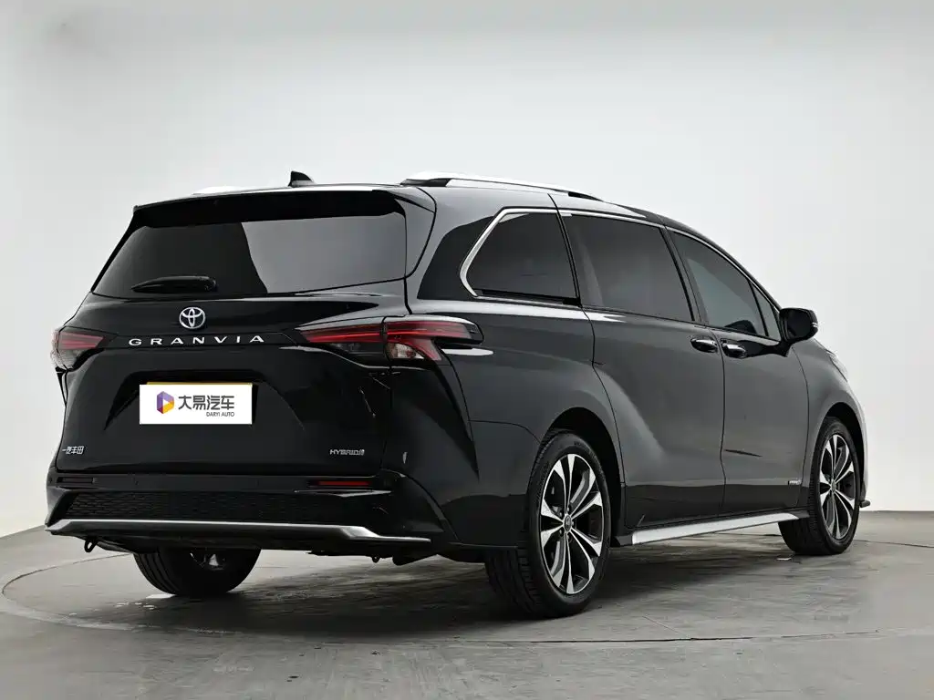 Toyota Granvia — миниатюра 3
