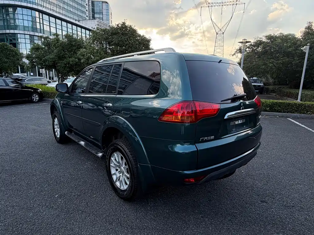 Mitsubishi Pajero Sport — миниатюра 5