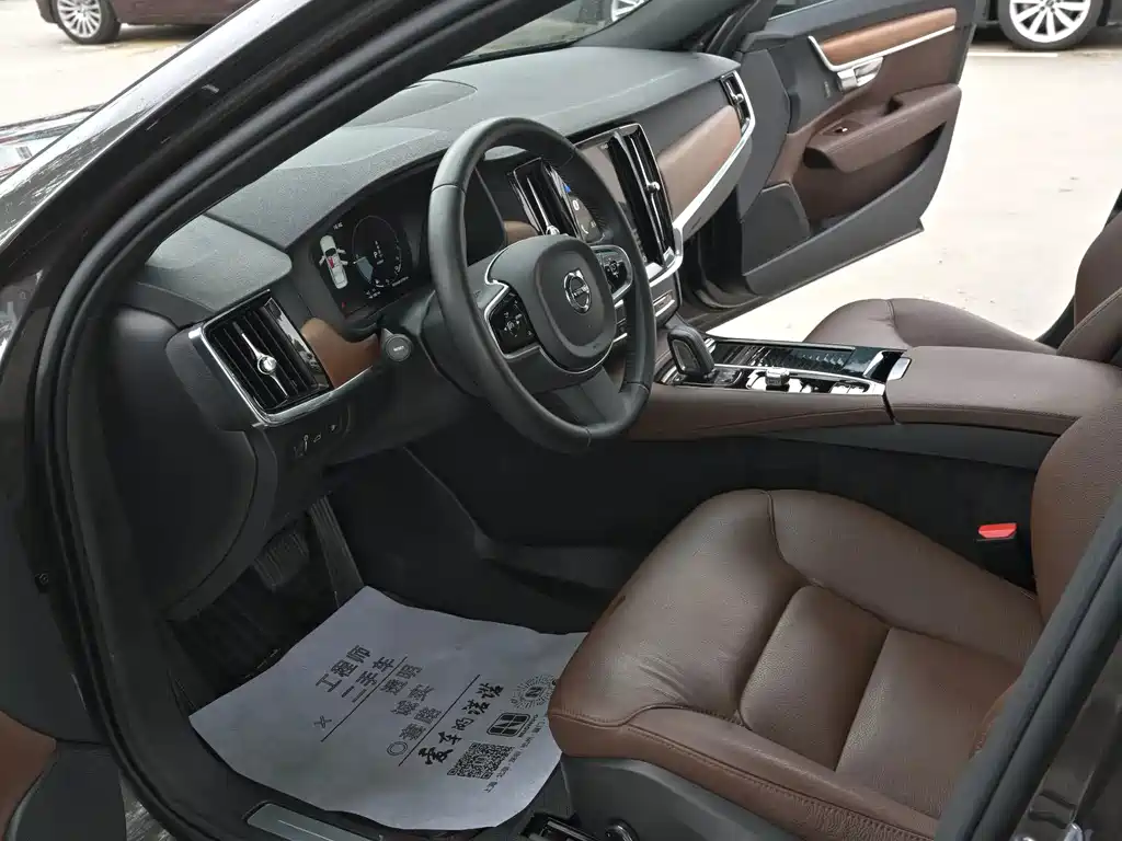 Volvo S90 PHEV — миниатюра 16
