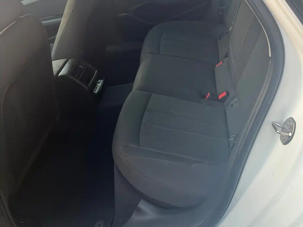 Audi A4L — миниатюра 11