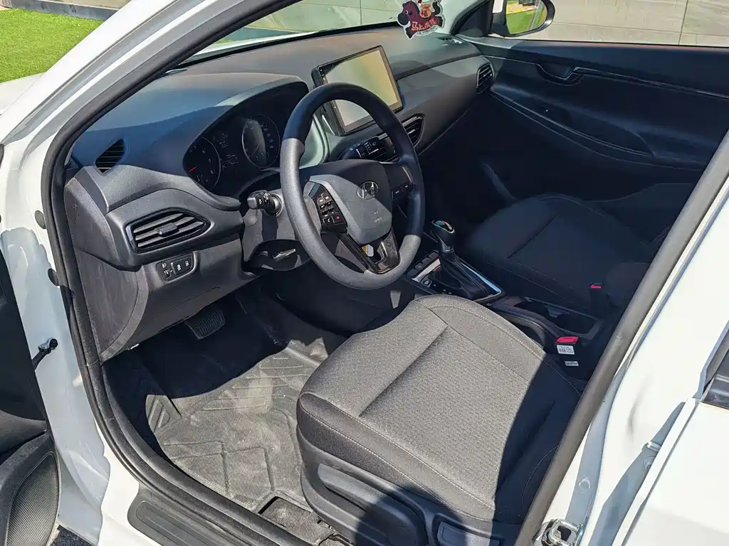 Hyundai Elantra — миниатюра 7