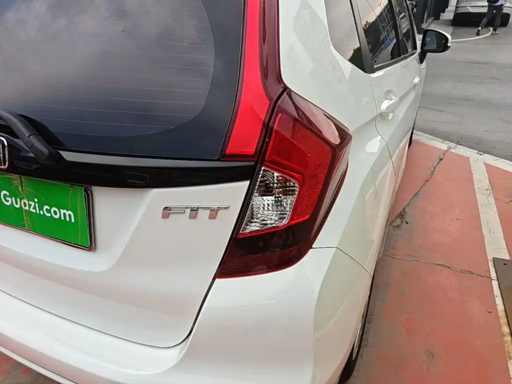 Honda Fit — миниатюра 8