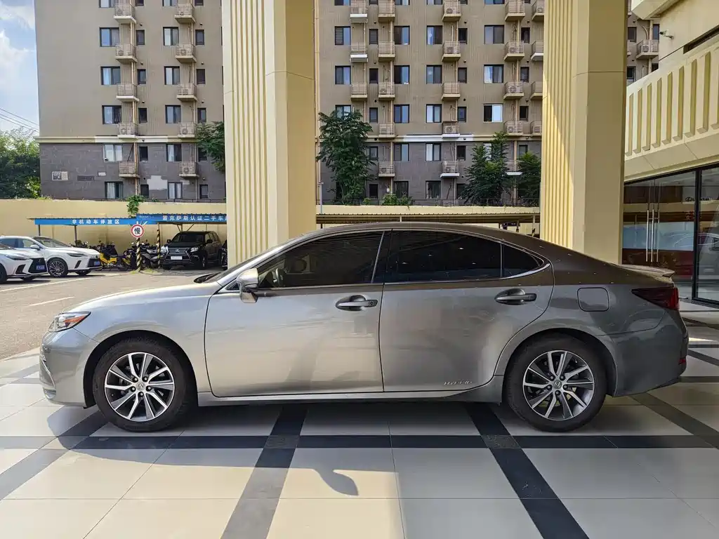 Lexus ES — миниатюра 4