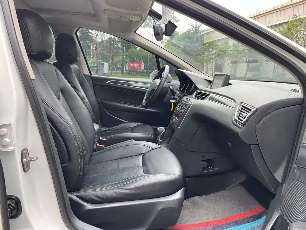 Peugeot 308 — миниатюра 11