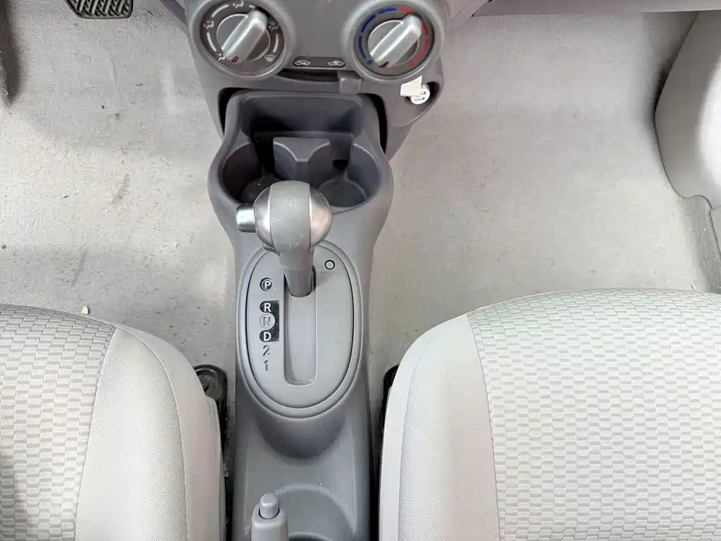 Nissan March — миниатюра 4