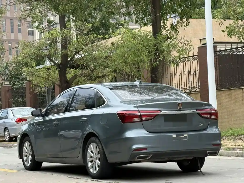 Roewe i6 Classic — миниатюра 7