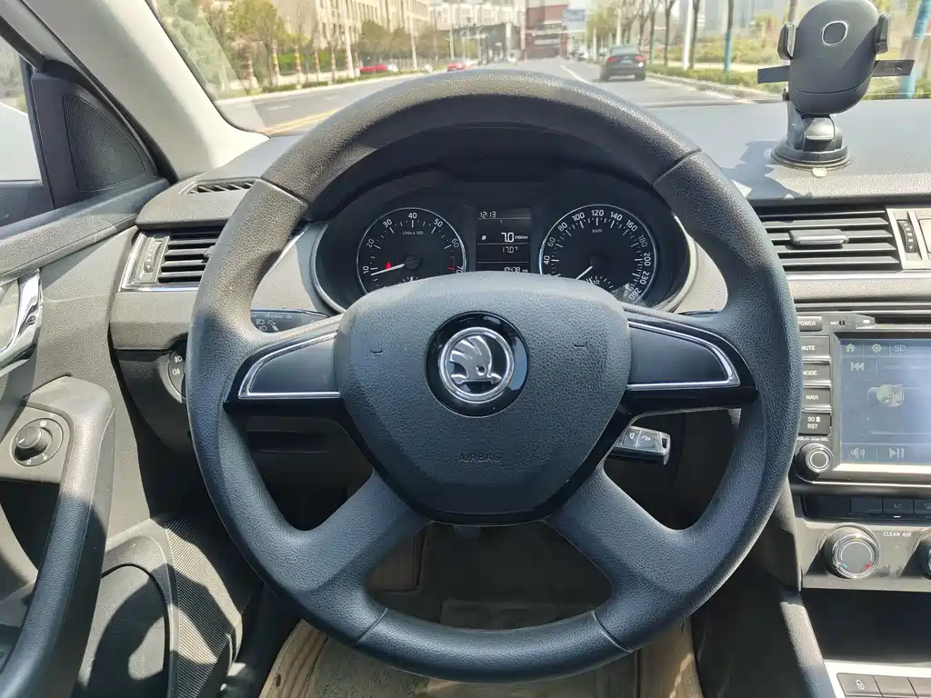 Skoda Octavia 2016 1.6L MT
