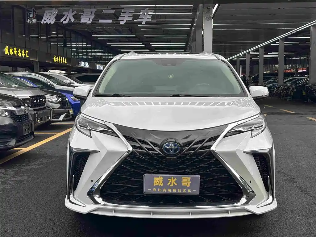 Toyota Sienna — миниатюра 3