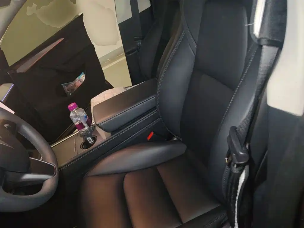 Tesla Model Y — миниатюра 11