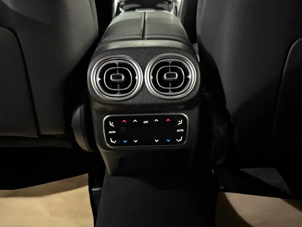 Mercedes-Benz GLC 2024 GLC 260 L 4MATIC 5 мест