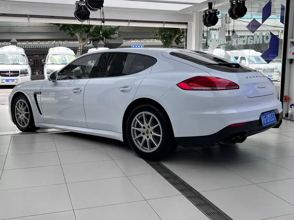 PORSCHE PANAMERA