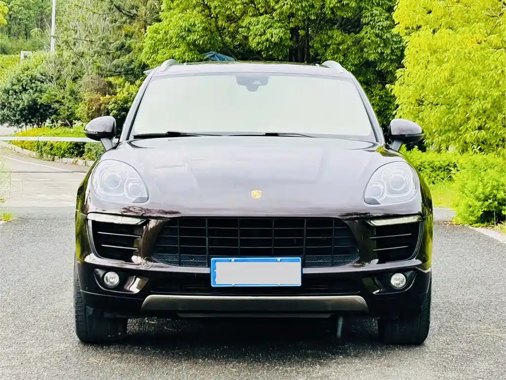 PORSCHE MACAN