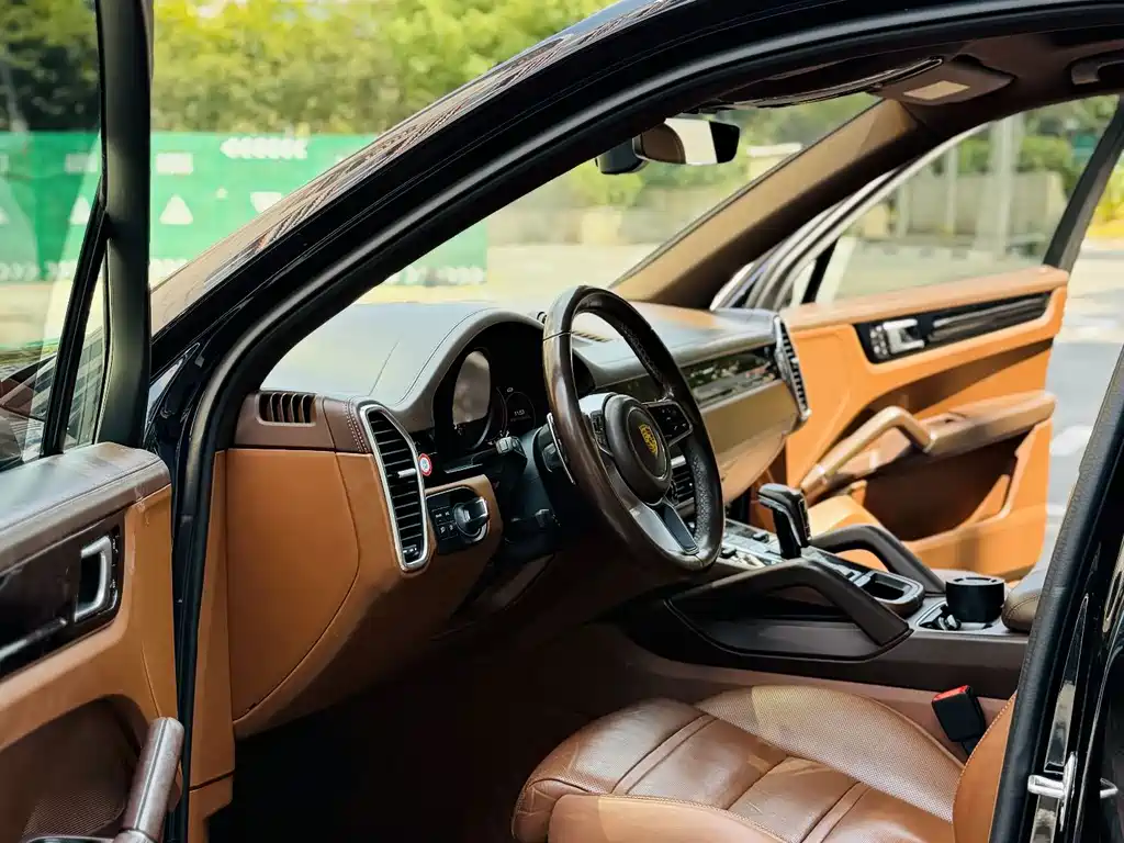 Porsche Cayenne — миниатюра 5