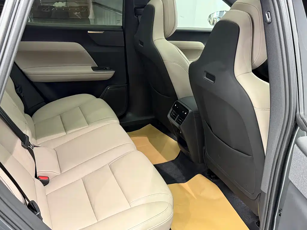 Volvo XC70 PHEV — миниатюра 22