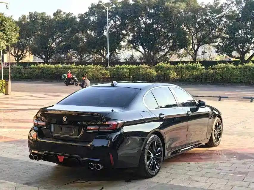 BMW 5 Series — миниатюра 13