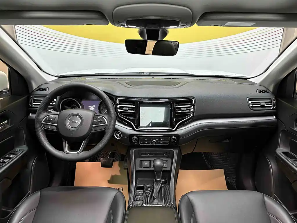 Jeep Grand Commander — миниатюра 8