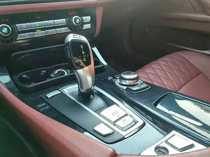 BMW 5 Series — миниатюра 7