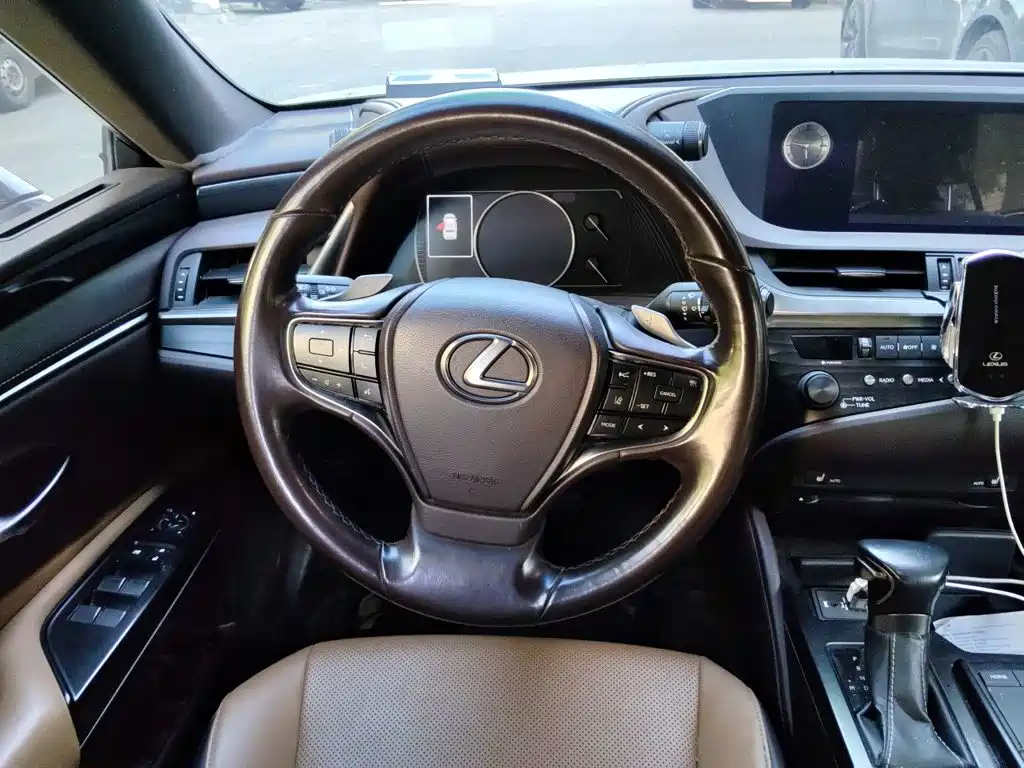 Lexus ES — миниатюра 3