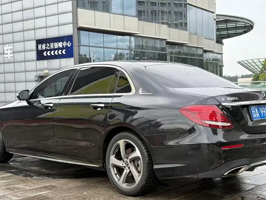 Mercedes-Benz E-Class — миниатюра 9