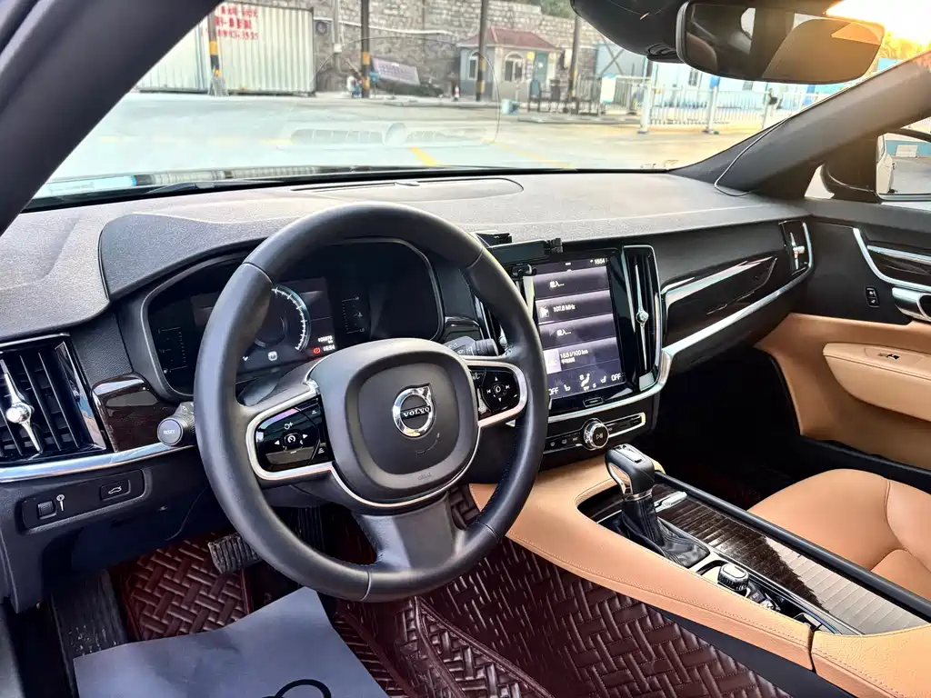 Volvo S90 — миниатюра 15
