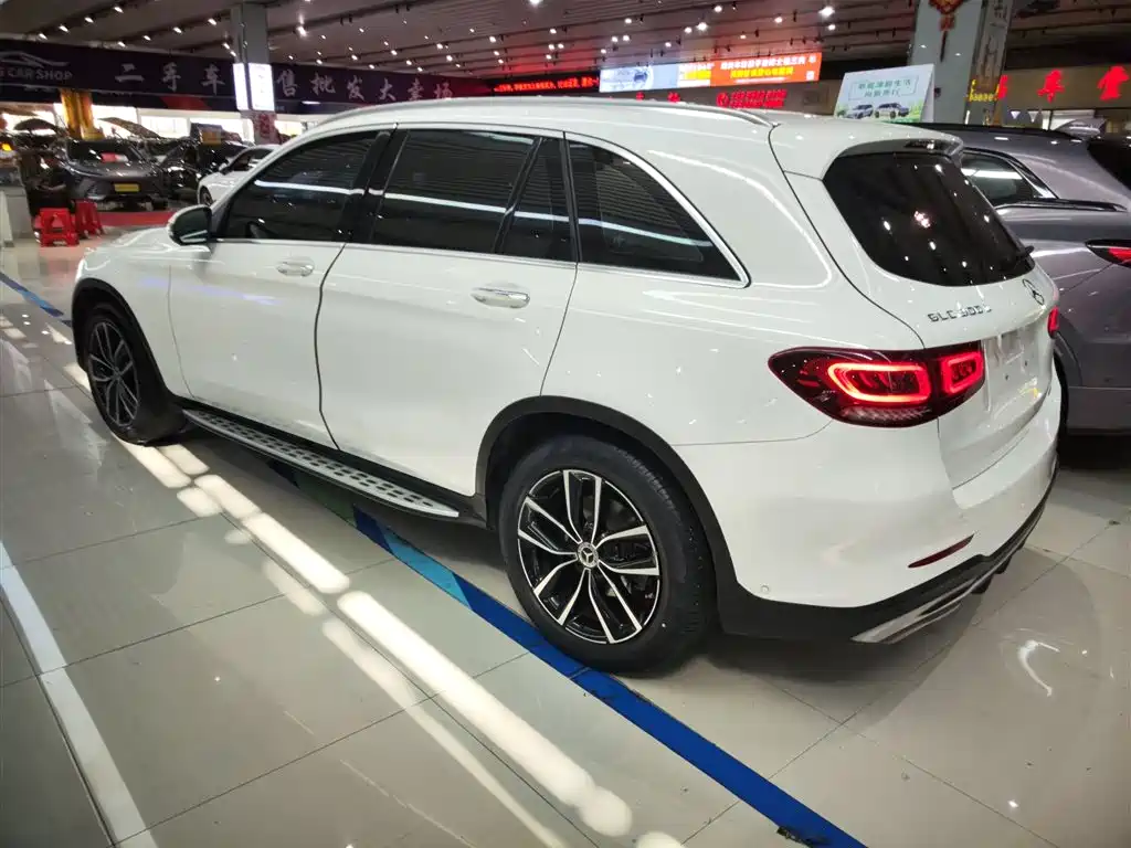 MERCEDES-BENZ GLC