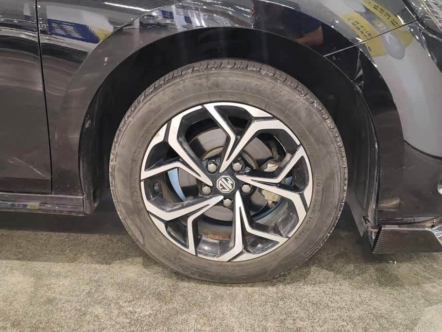 MG MG5 1.5 л 2023 г. Чёрный, пробег 31000 км