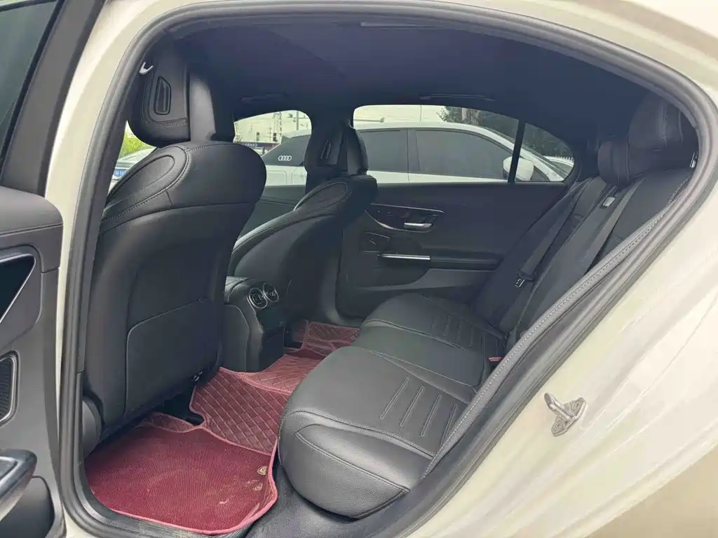 Mercedes-Benz C-Class — миниатюра 9