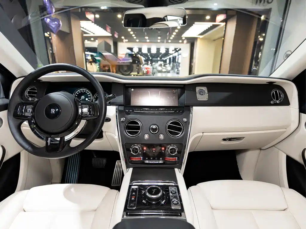 Rolls-Royce Cullinan — миниатюра 13
