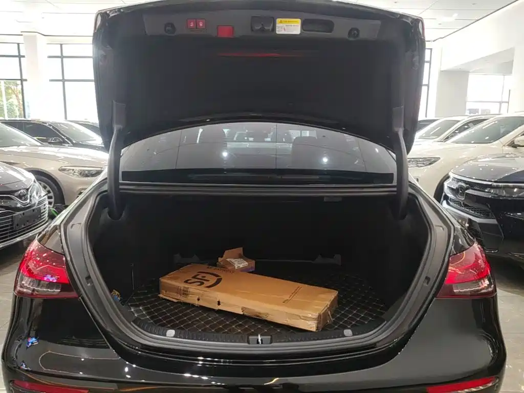 Mercedes-Benz E-Class — миниатюра 19
