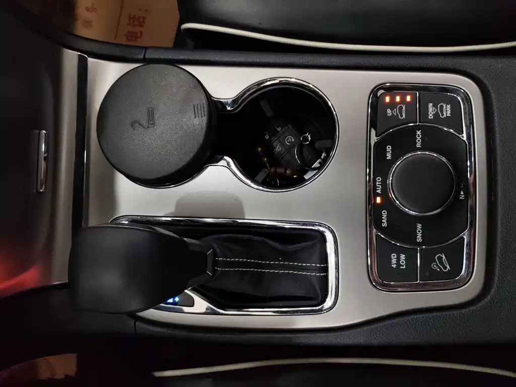 Jeep Grand Cherokee (Import) — миниатюра 8