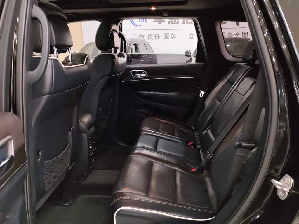 Jeep Grand Cherokee (Import) — миниатюра 11