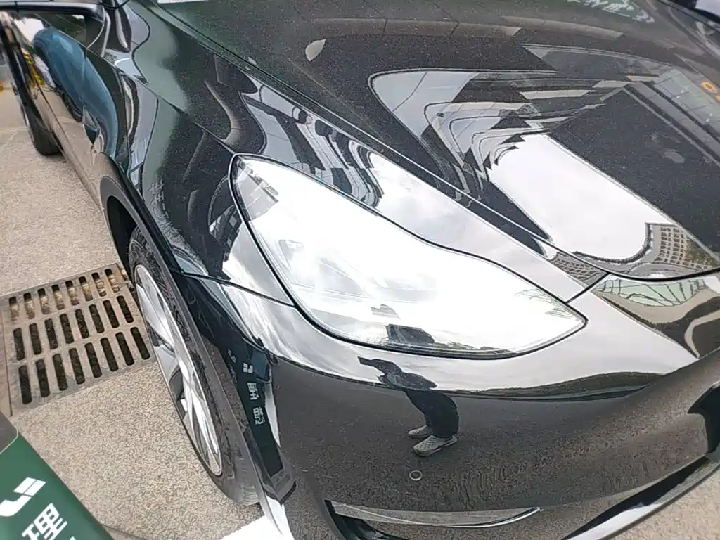 Tesla Model Y — миниатюра 11