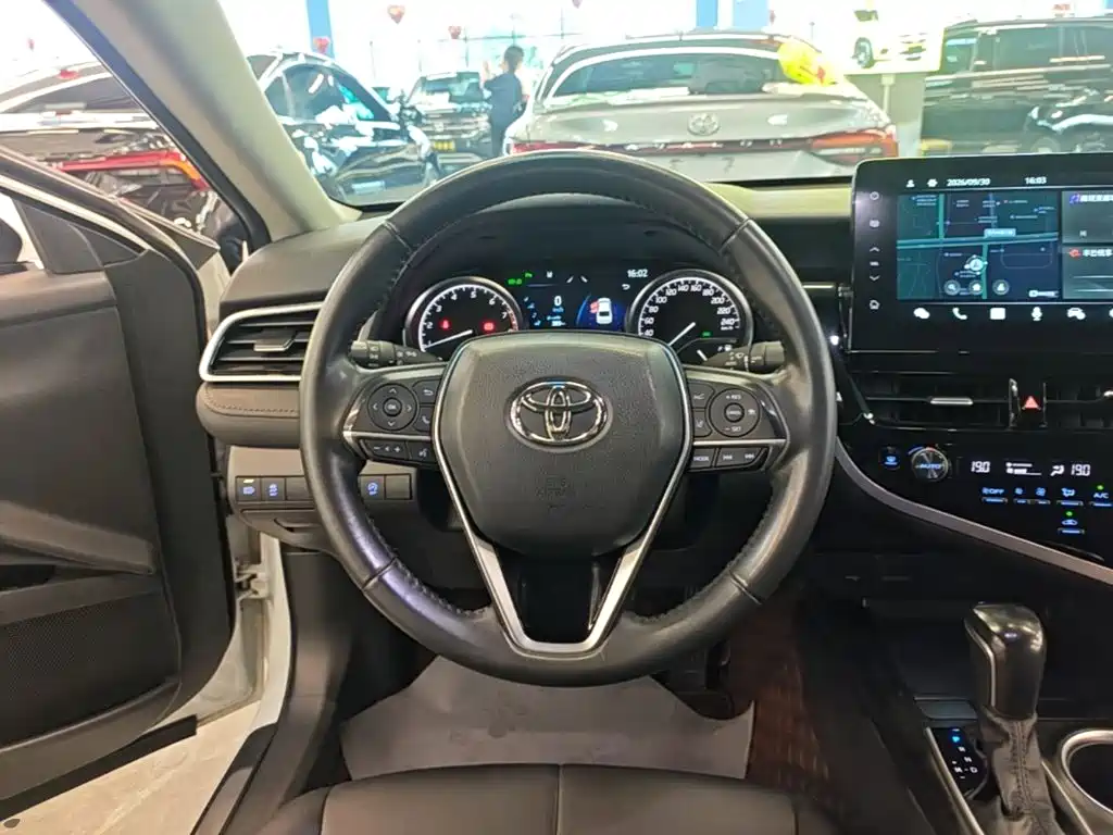 Toyota Camry — миниатюра 11