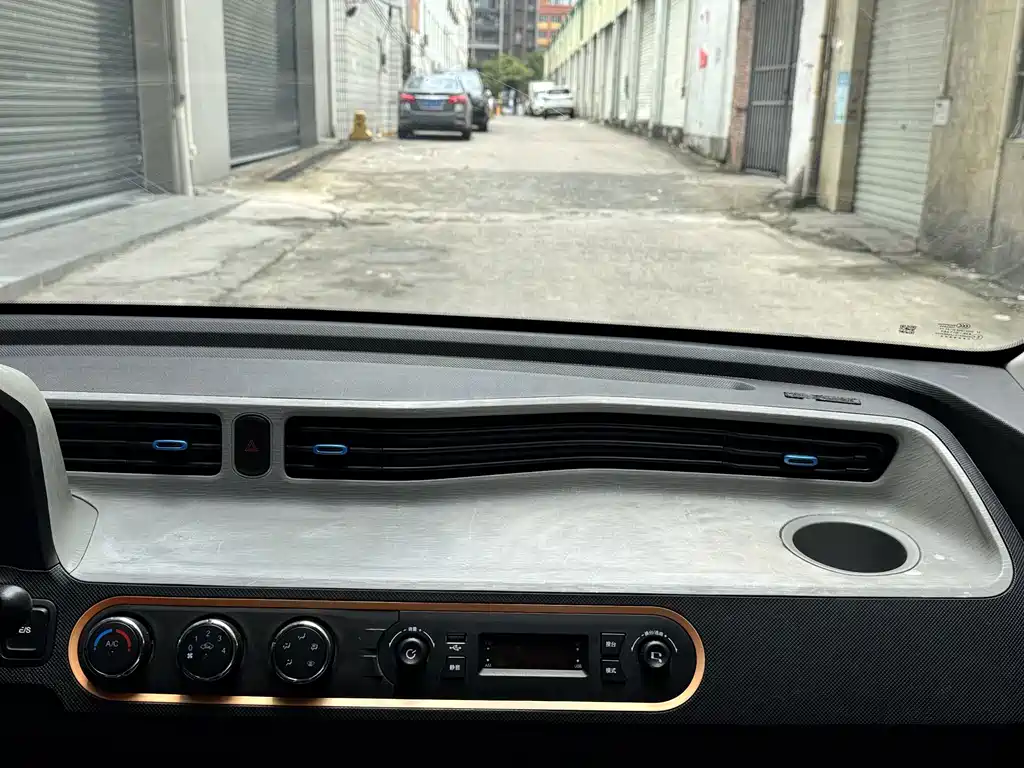 Wuling MINIEV — миниатюра 6