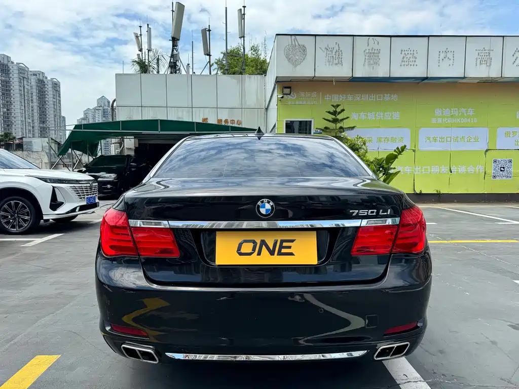 BMW 7 Series — миниатюра 14