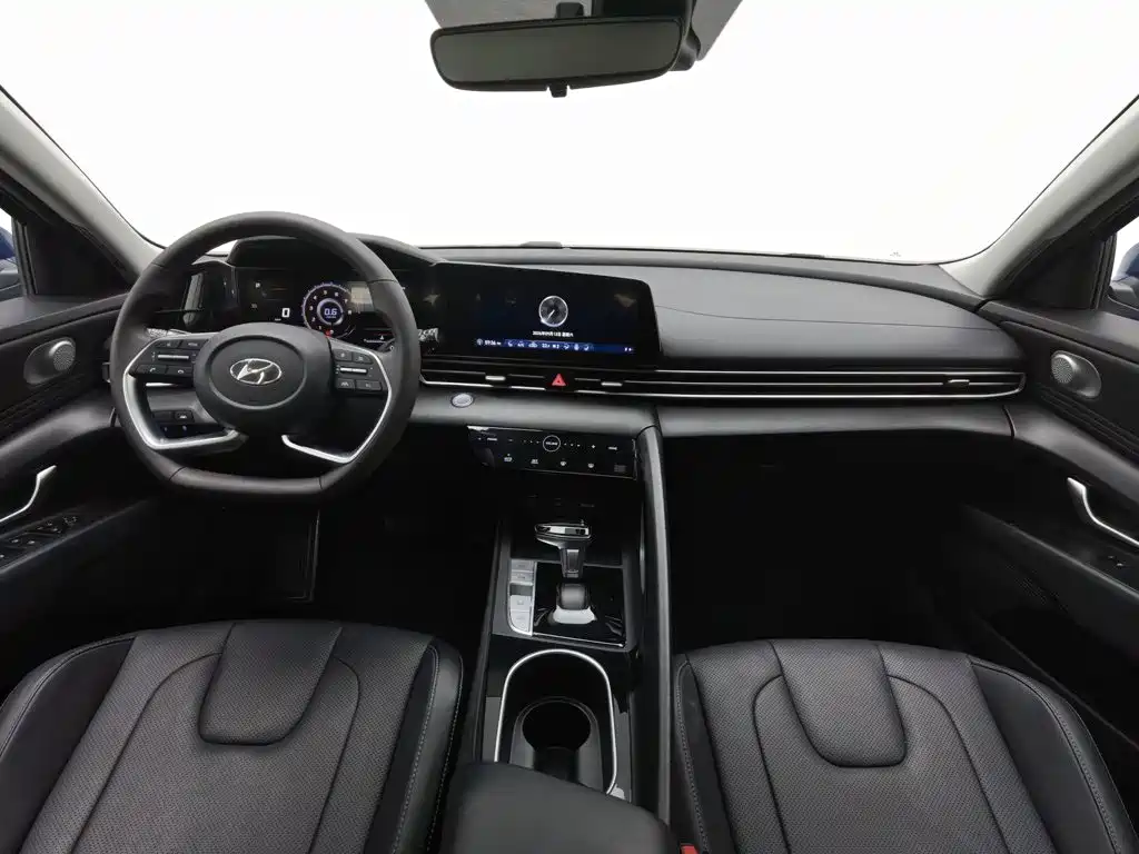 Hyundai Elantra — миниатюра 5