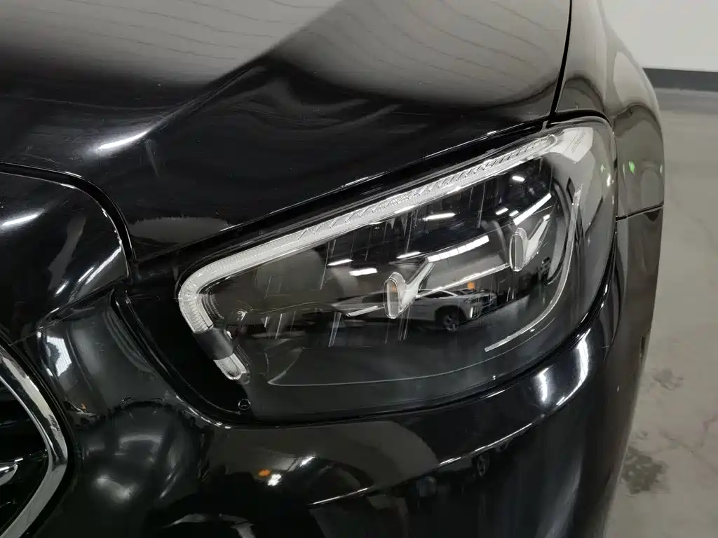Mercedes-Benz E-Class — миниатюра 7