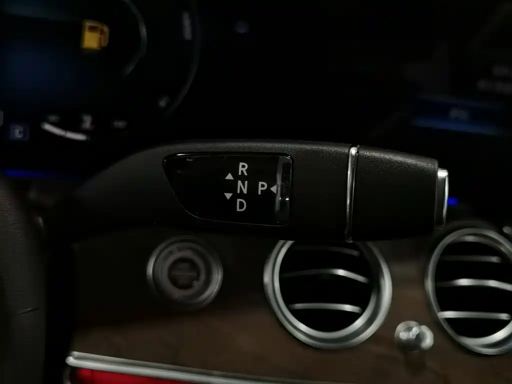 Mercedes-Benz E-Class — миниатюра 13