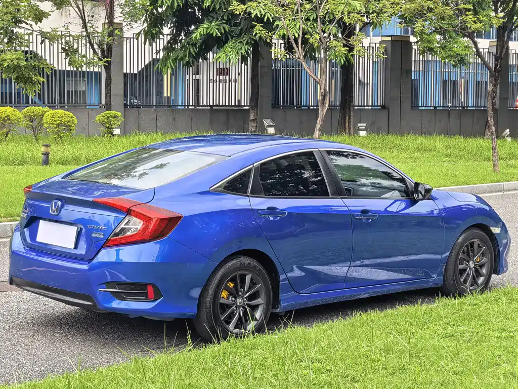 Honda Civic — миниатюра 4