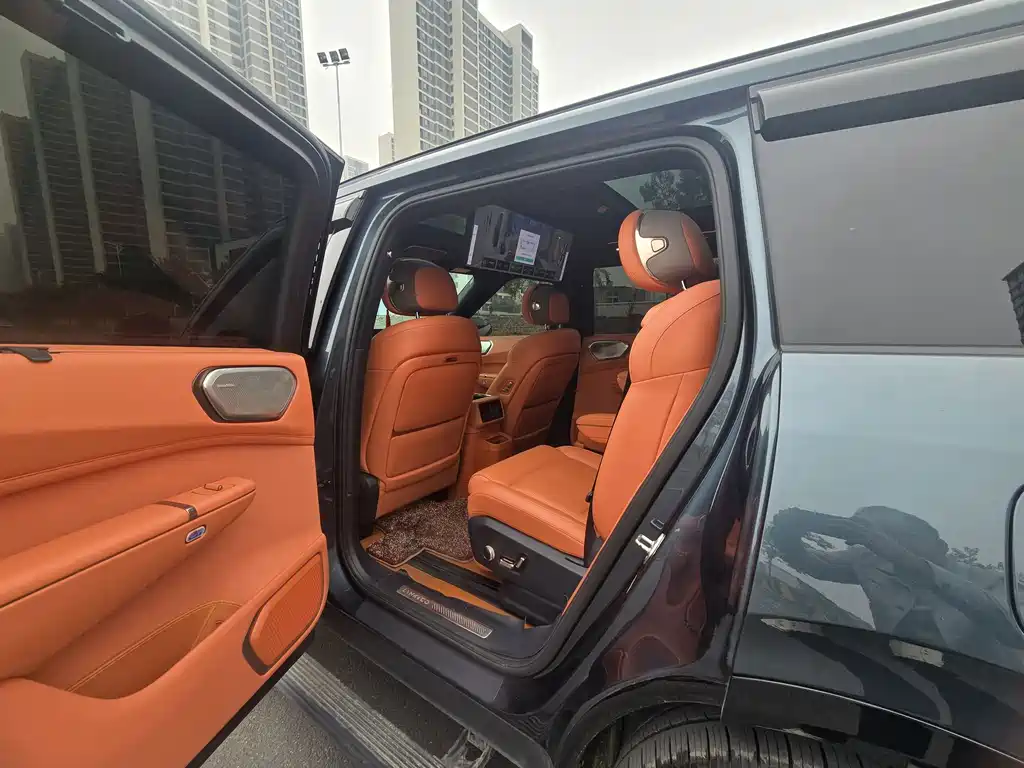 Lynk & Co 900 — миниатюра 6