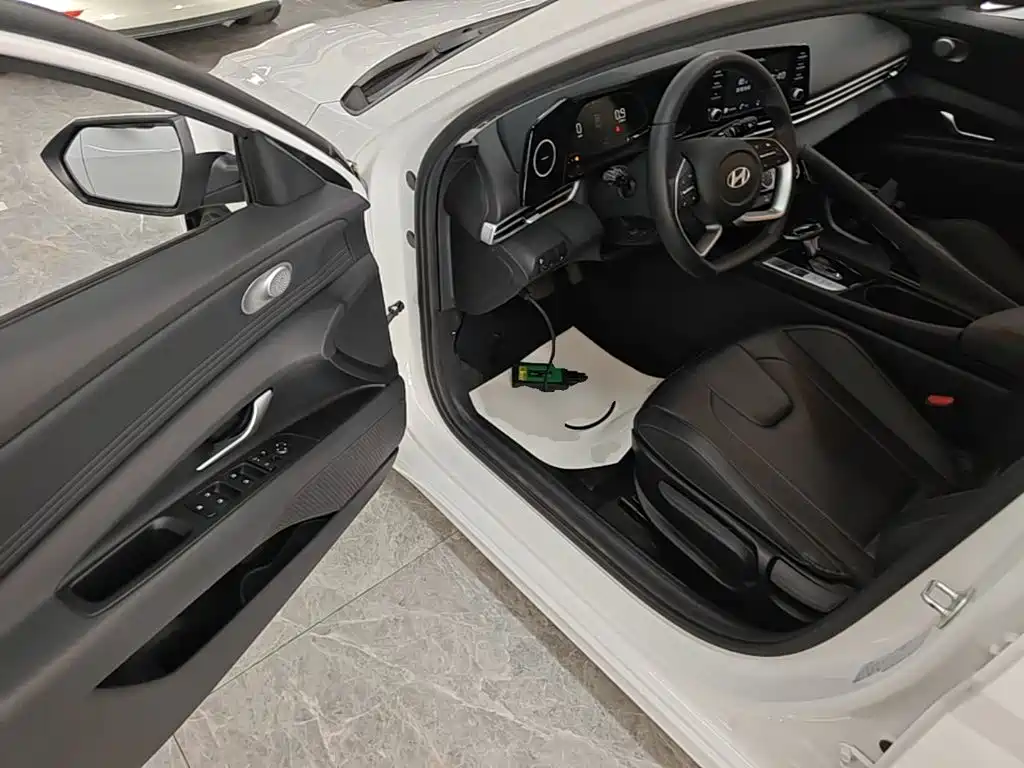 Hyundai Elantra — миниатюра 16