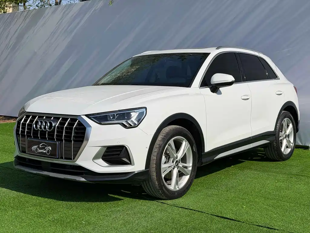 Купить Audi Q3