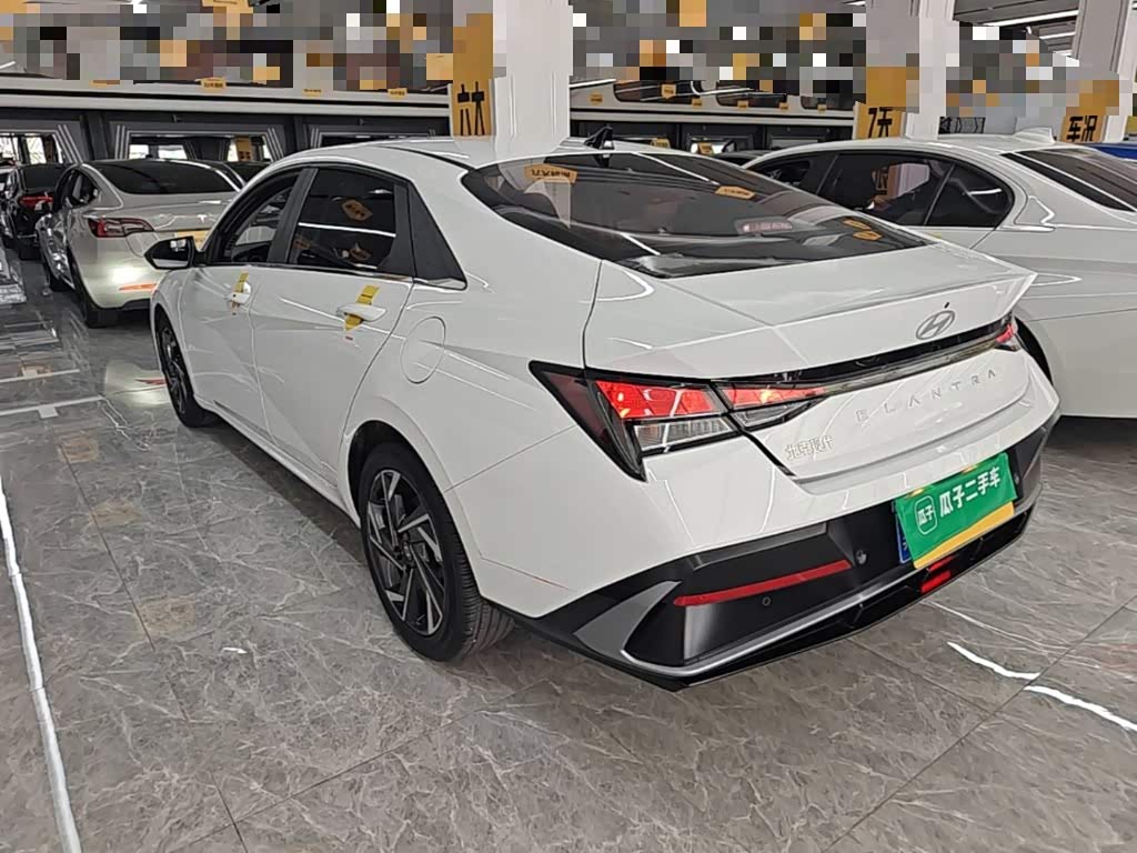 Hyundai Elantra 1.5 л 2023 г. Белый, пробег 21000 км