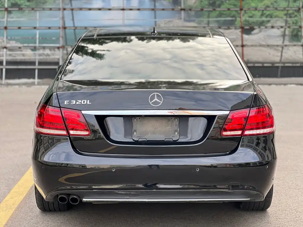 Mercedes-Benz E-Class — миниатюра 5