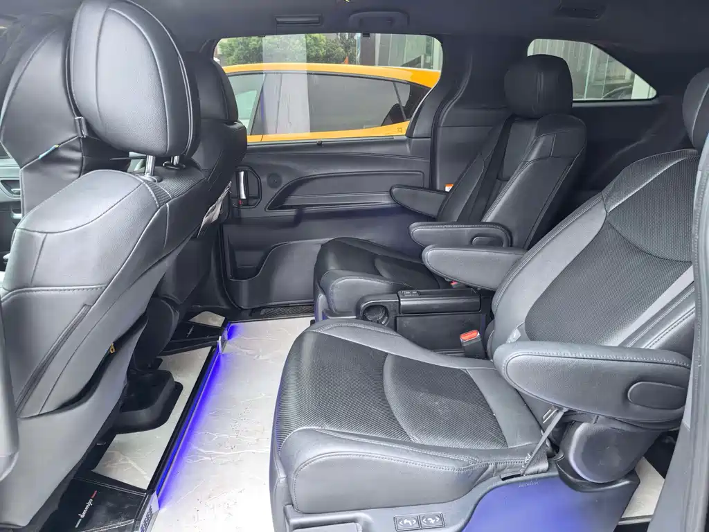 Toyota Granvia — миниатюра 5